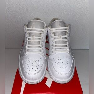*JORDAN* Jordan 1 Low Triple White Mens Size 7.5 Womens 9.